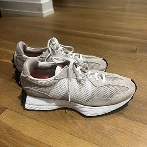 New Balance 327 - Beige & White